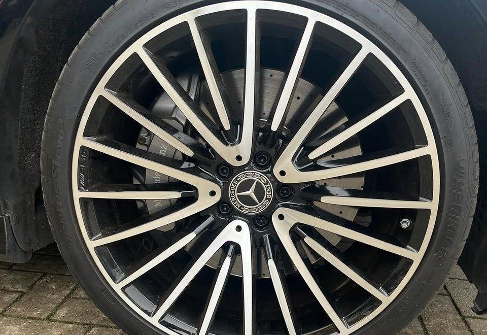Glanzgedrehte Mercedes-Felge nach der CNC-Reparatur